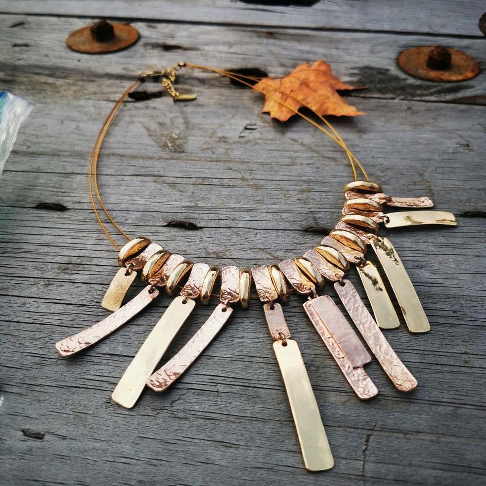 Elegant Gold and Silver Necklace - Picture 4 of 10